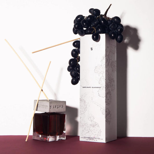 home diffuser sister's aroma dark grape + blackberry with grapes on a white background