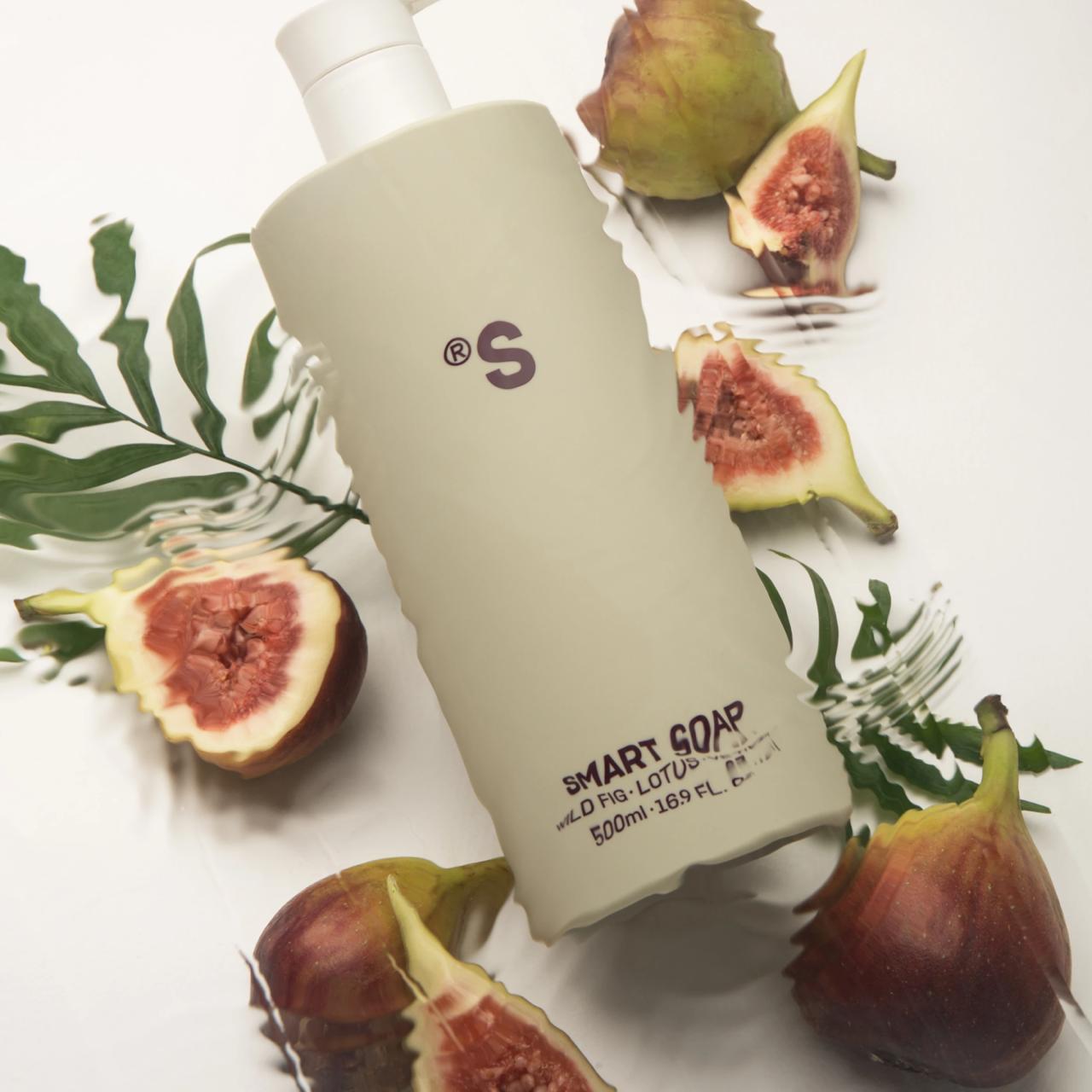 sister's aroma hand soap fig with figs and leaves on a white background